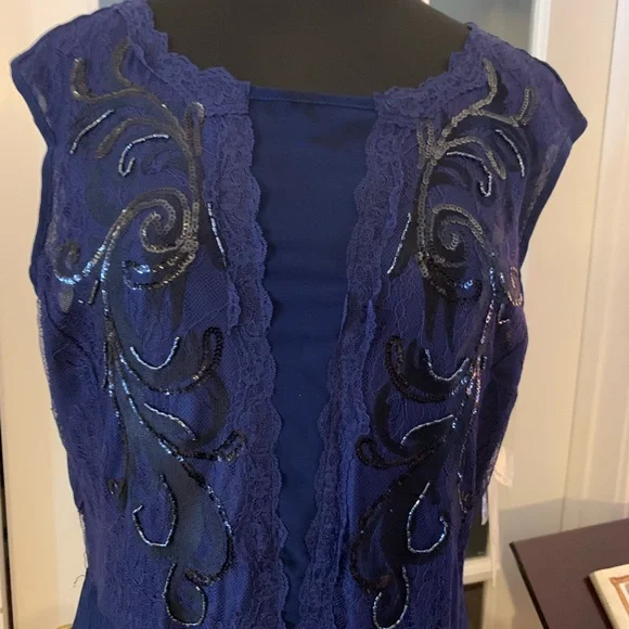 Reba...Another Stunner Dress - Picture 3 of 16